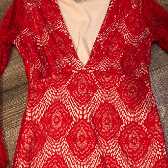Red lace dress - Picture 3 of 5
